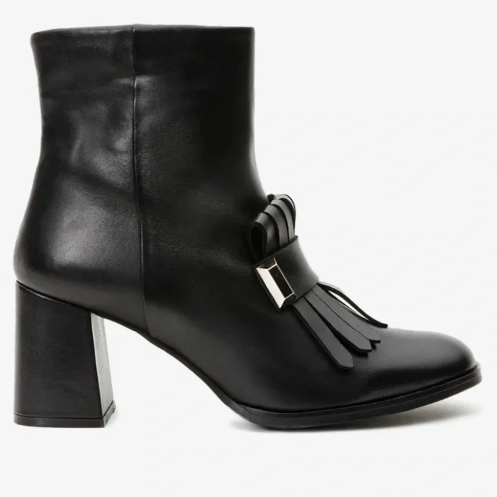 Vinci Black Leather ‘Luksor Tassel Block Heel’ Boots, Size 40